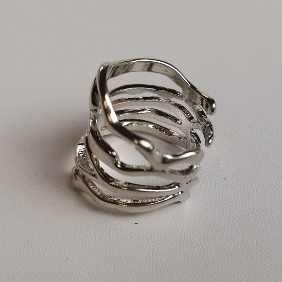 Almost new ladies stylish statement ring - Picture 5 of 5